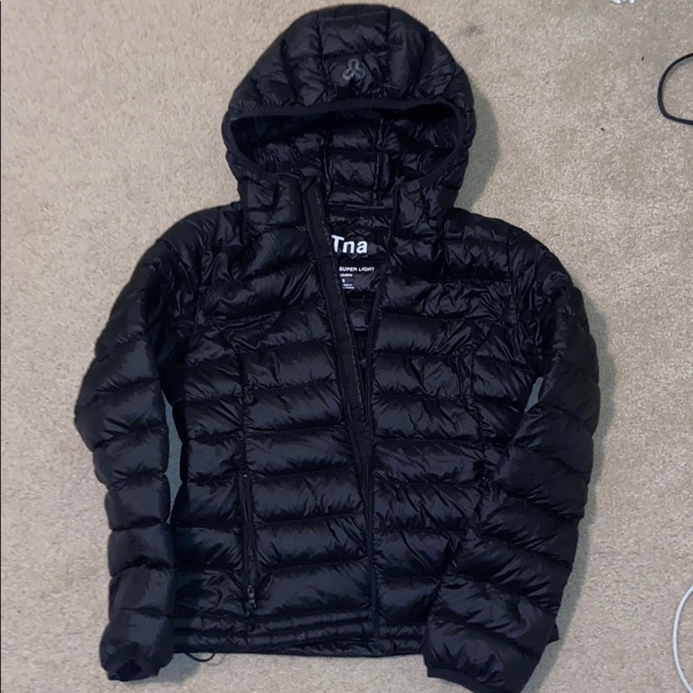 Aritzia Botanie Super Light black puffer